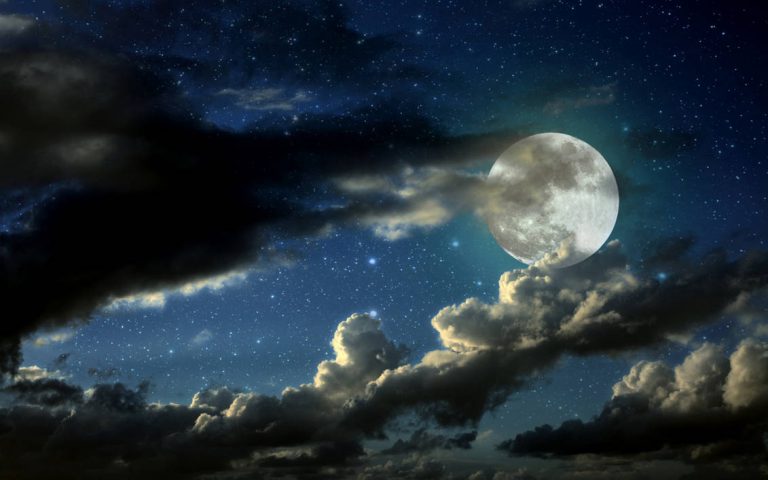 ابر و ماه کامل